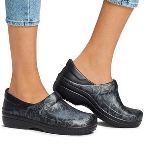 Crocs Women’s Neria Pro II Clog – Metallic Rose/Black